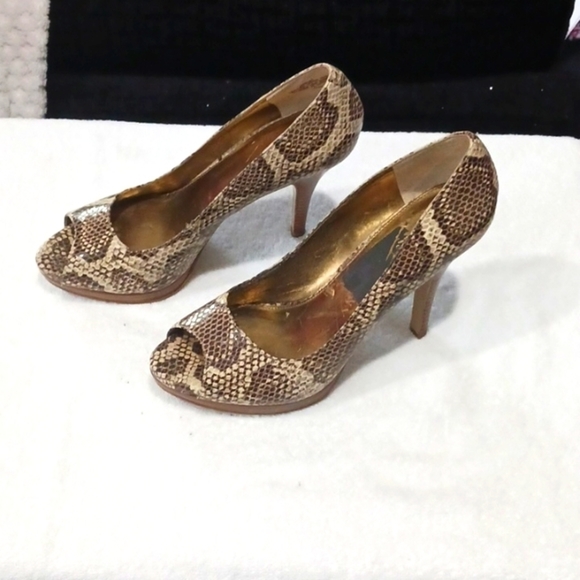 NINE WEST, SNAKE SKIN, PLATFORM, PEEP TOE Size 7 1/2. - Picture 6 of 12